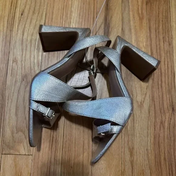 Vince Camuto | Adesie Sandal - Picture 9 of 11